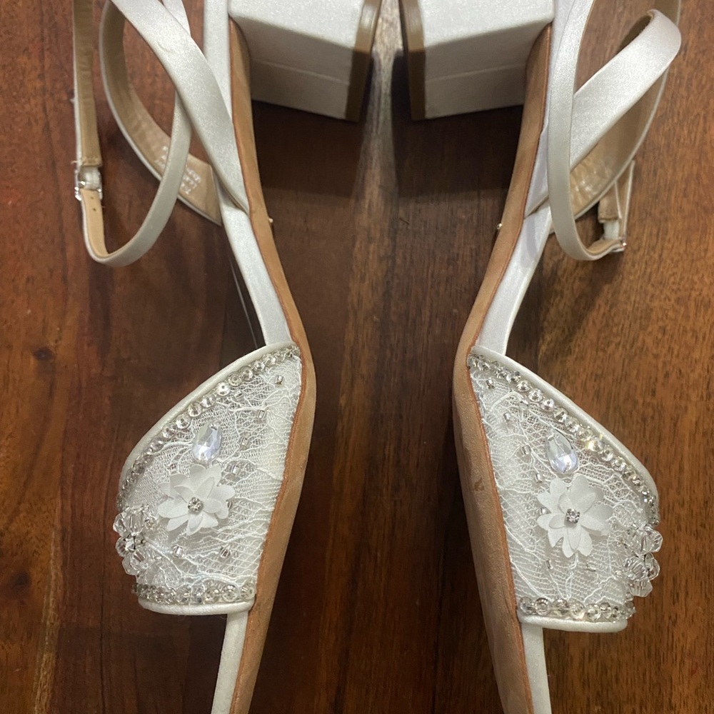 BADGLEY MISCHKA ivory heels! - Picture 2 of 4